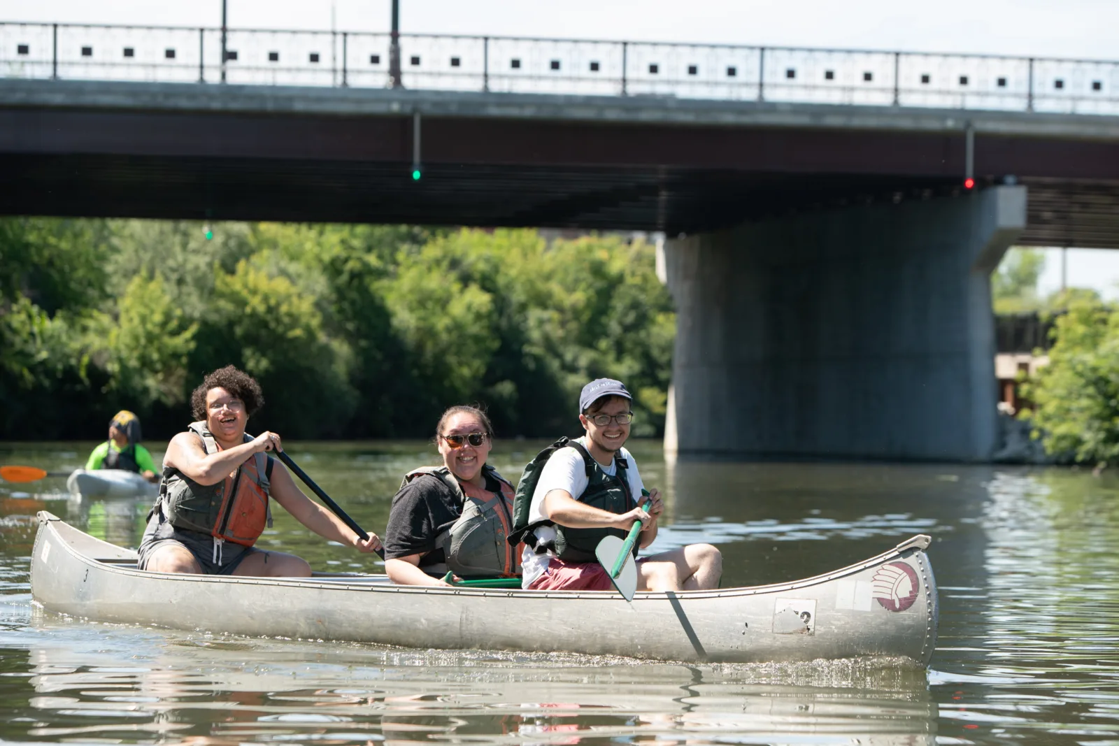 Newberry Canoe 064 Smiling NCAIS participants paddle down the Chicago River.